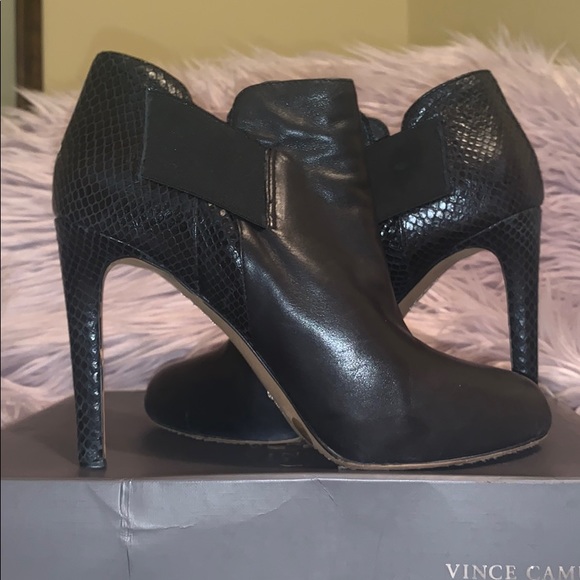 💙💖Vince Camuto leather & snakeskin boots💕 - Picture 8 of 8